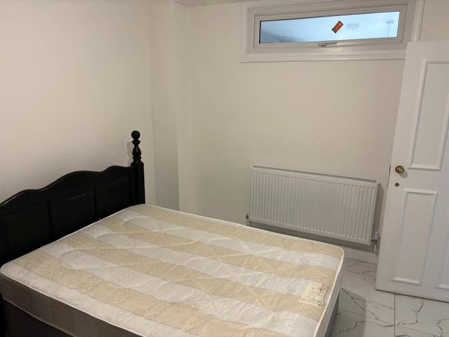 Double & Shared Room Near Ilford Station Main Photo