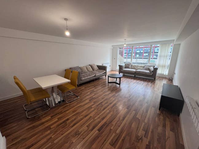 One room of 2b2b in the Quadrangle, Manchester Main Photo