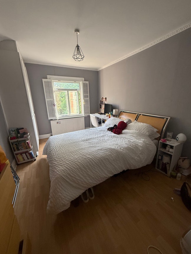 Double Furnished Room in East Putney  Main Photo