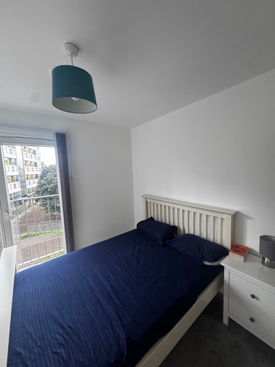 Shared Room Available in a Modern 2-Bedroom Flat  Main Photo