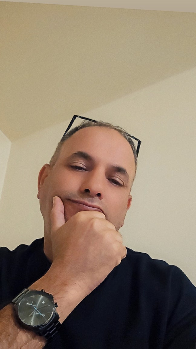 Professional Male seeks a single or double room Main Photo