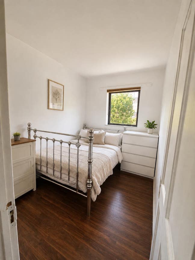 Double Room Available House near Chadwell heath Main Photo