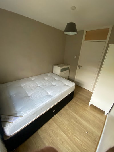 Bright Single room in Clapham Common Main Photo