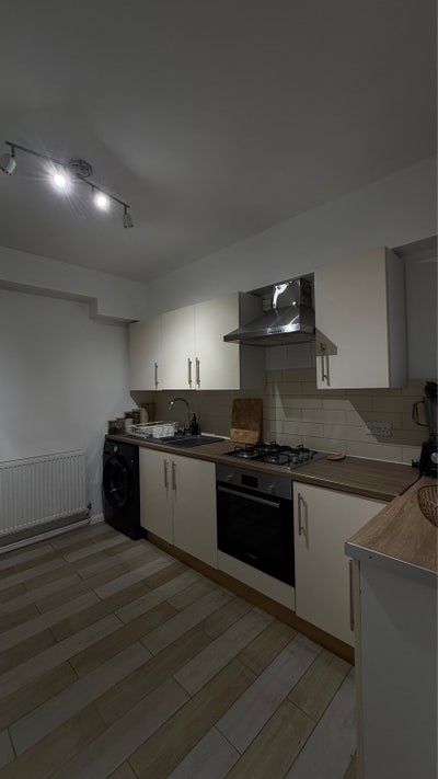 Furnished room available in Surrey Quays - From Se Main Photo
