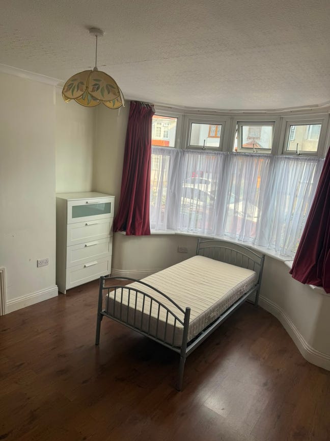 Luxury Double Room To Let –  Barking IG11 9XR Main Photo