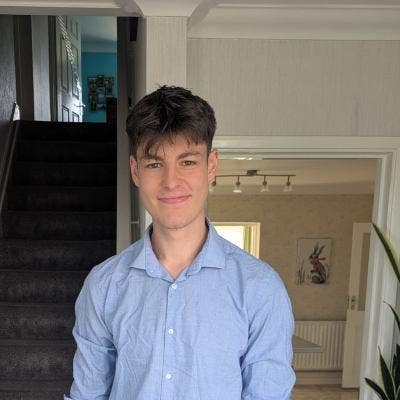 Professional looking for friendly house share Main Photo