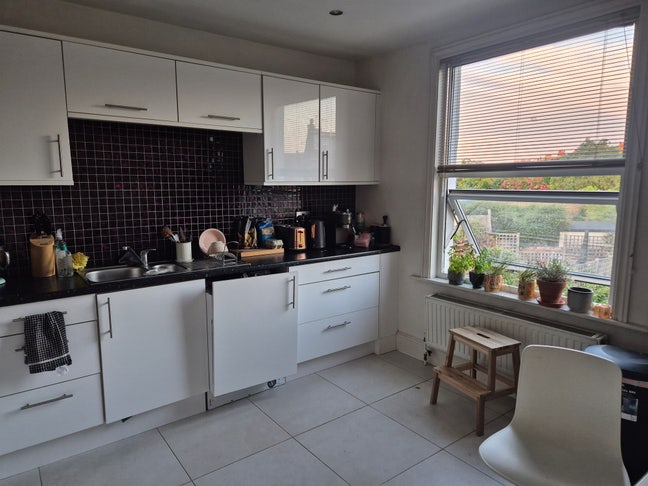 Furnished Double Zone 2 Spacious Flat Kensal Green Main Photo