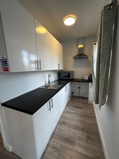 🏡 Studio Flat to Let in Neasden Main Photo