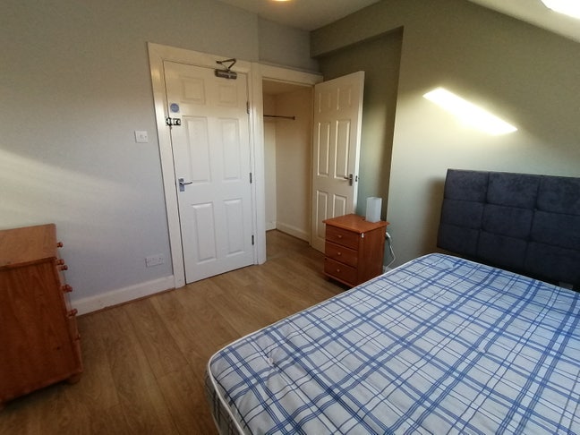 Large double bedroom in shared house Lisburn Road Main Photo