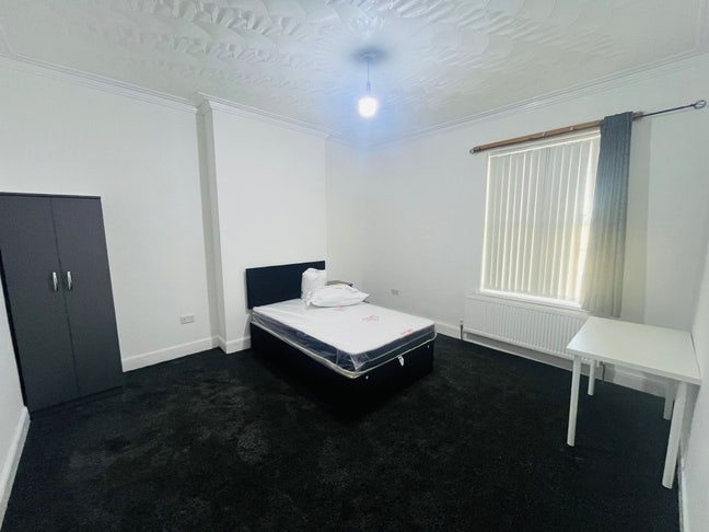 Bearwood En Suites - Private or UC Accepted Main Photo