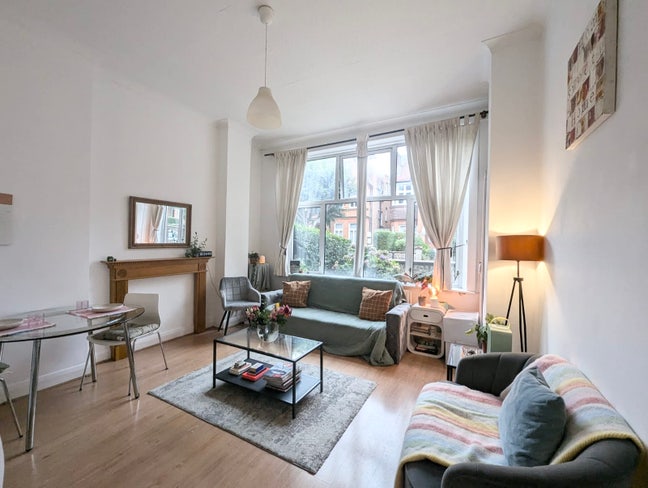 Outstanding Prime West Hampstead gem  Main Photo