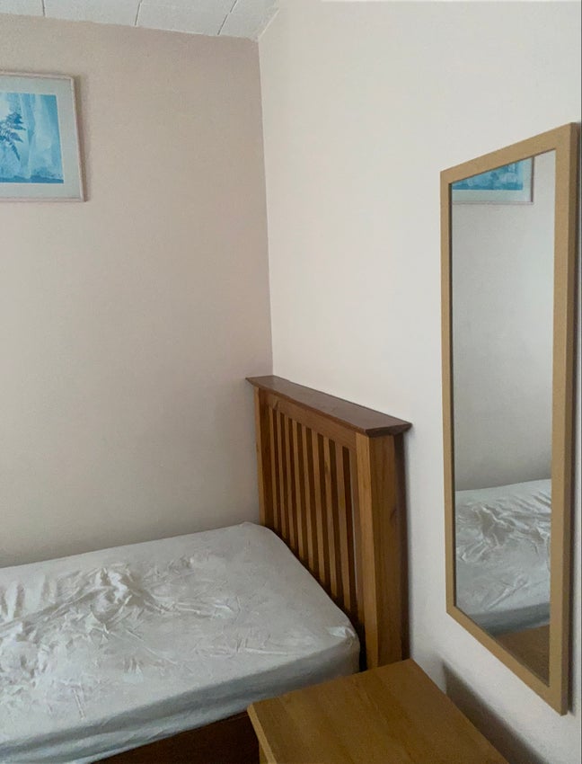Single room available for working class people Main Photo