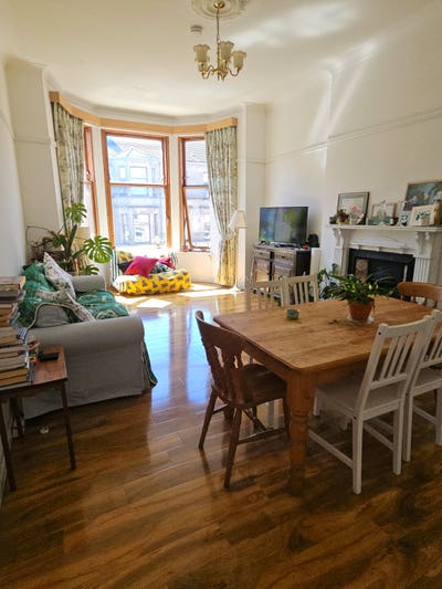 Room available in sunny Dennistoun flat Main Photo