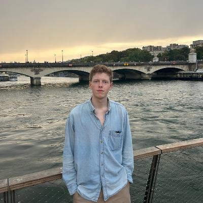 Professional Male seeks a single or double room Main Photo