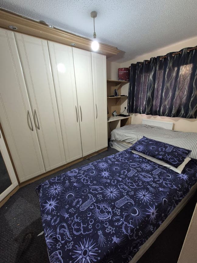 Bedspace available in a double room Main Photo