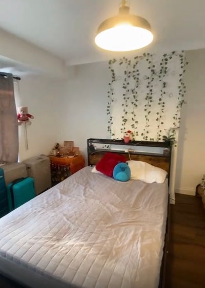 Spacious master bedroom (&pound;800/month for couples) Main Photo