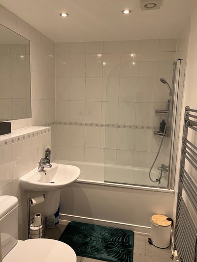 Female flat mate needed  Main Photo