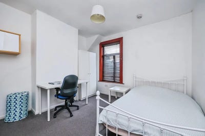 Room Available Near QMC - 10 Min Walk Main Photo