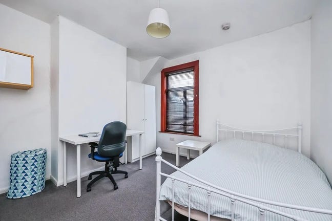 Room Available Near QMC - 10 Min Walk Main Photo