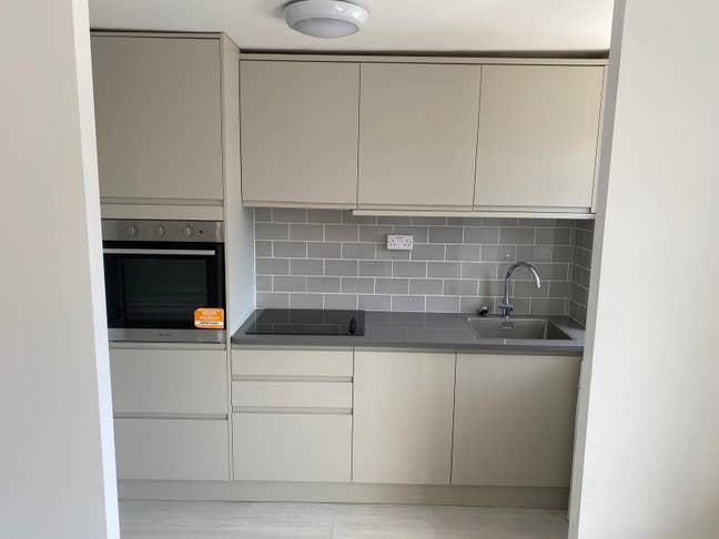 Bright & Spacious 1-Bedroom Flat to Rent SE28 Main Photo