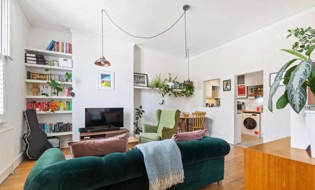 Bright 2-bed Stoke Newington flat | Bills included Main Photo