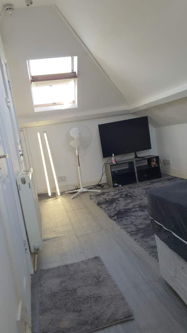 A Fully Furnished En-suite Loftroom  Main Photo