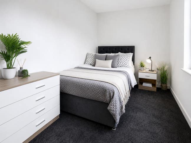 Modern En-Suite Studio Room Main Photo