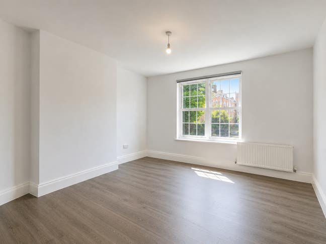 Newly Renovated Spacious 3 Bedrrom Apartment  Main Photo