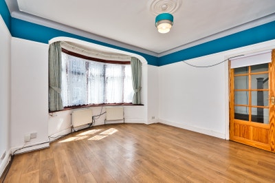 4 Bed + 2 Bath House in Newbury Park Redbridge IG2 Main Photo