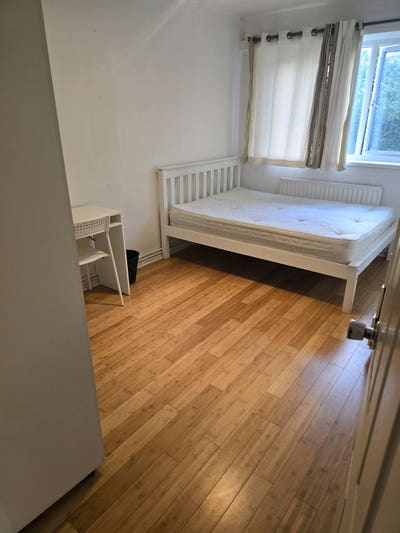 Nice double rooms available in Putney Heath Main Photo