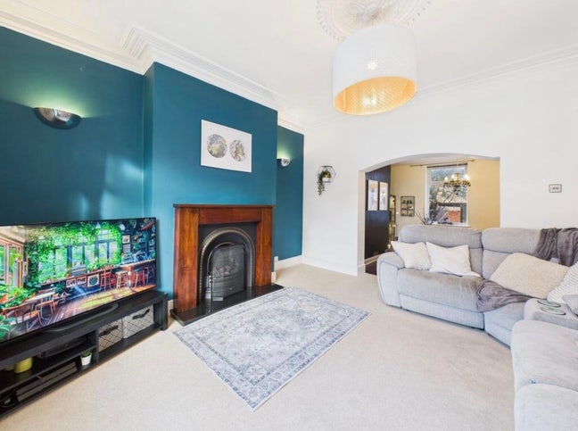 Spacious comfortable double bedroom Main Photo