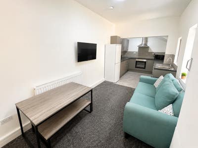 Newly Refurbished En-Suite Rooms | Bills Included Main Photo