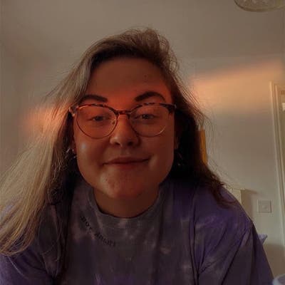 27 year old Female seeks a double room Main Photo