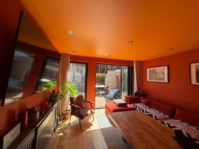 2 rooms available in cozy Clapham Common Main Photo