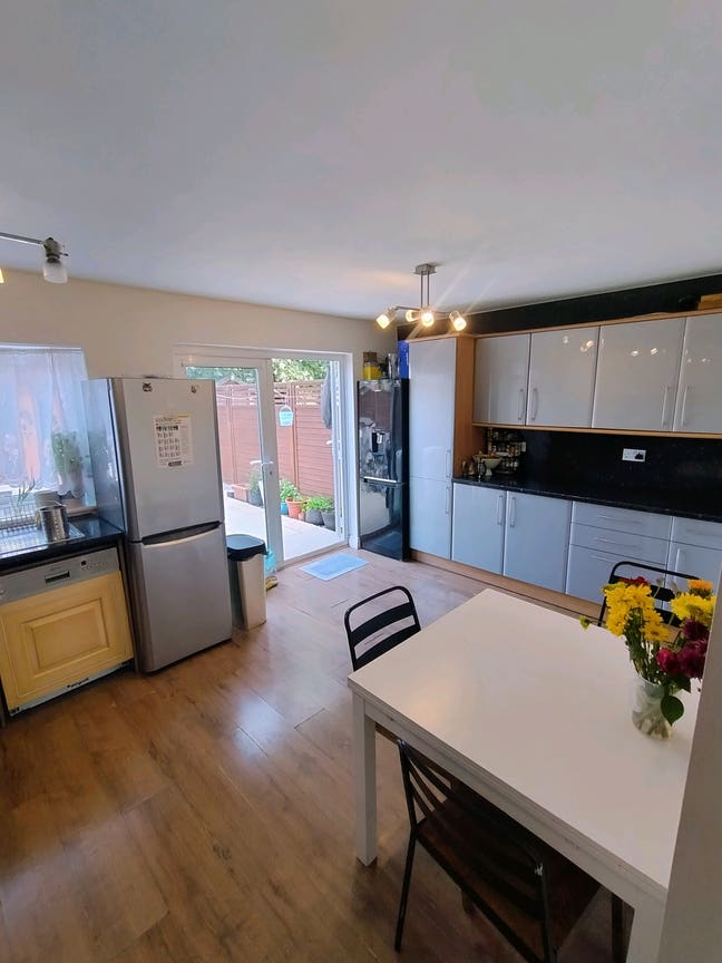 Double room to rent in a quiet house Main Photo