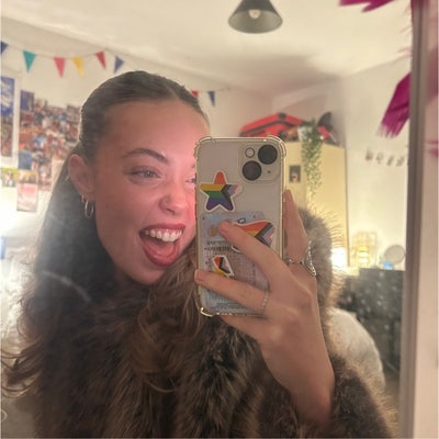 Professional Female seeks a single or double room Main Photo