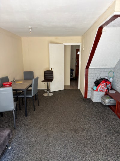 One room - big house  Main Photo