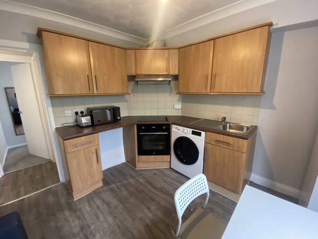 Top Floor Two Bedroom Flat - Lizzie Line  Acton W3 Main Photo