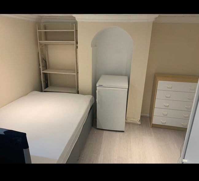 Double room available close to the station  Main Photo