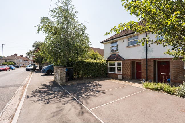 Large Room, Great Location in BS4 Main Photo