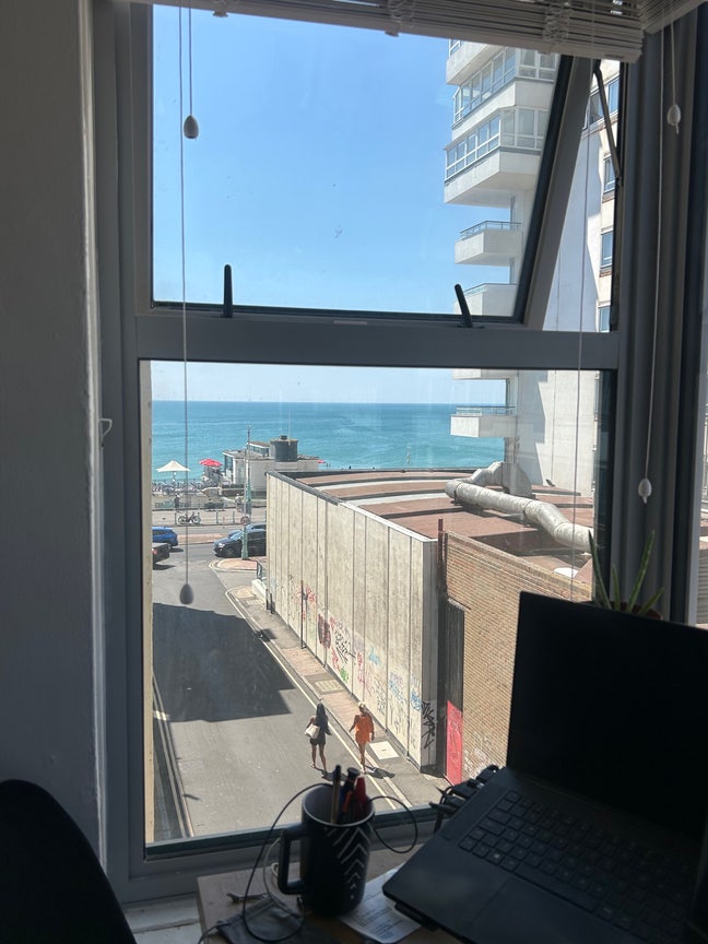 Spacious double room with a sea view Main Photo