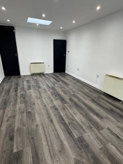 1-Bedroom Unfurnished Flat Available- LU6 1TA  Main Photo