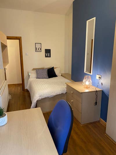 20% off July Rent Headingley Double Room! Main Photo