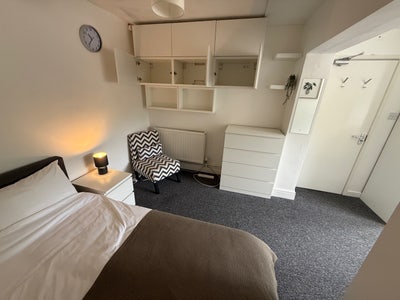 Comfortable Double En-Suite Room - All Bills Inc Main Photo