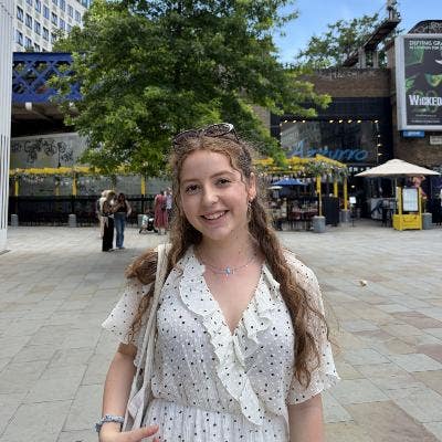 Professional Female seeks a double room Main Photo