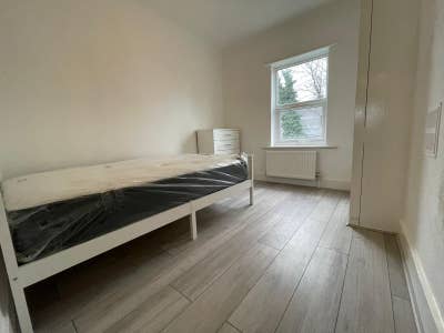  5 Bedrooms in Turnpike Lane  Main Photo