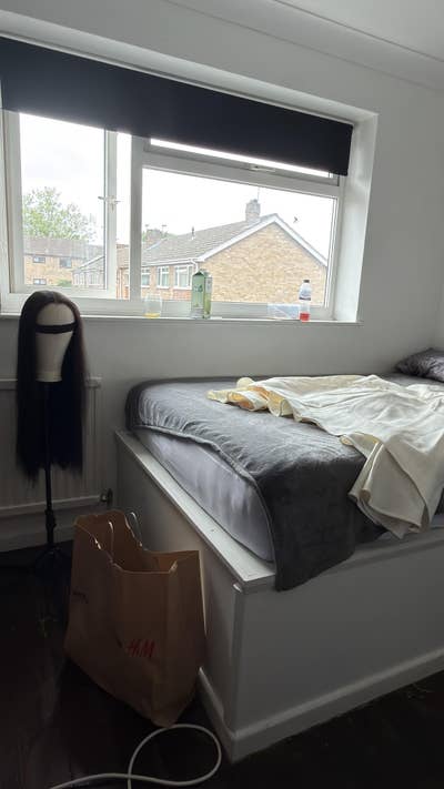 Bright Room with private toilet  Main Photo