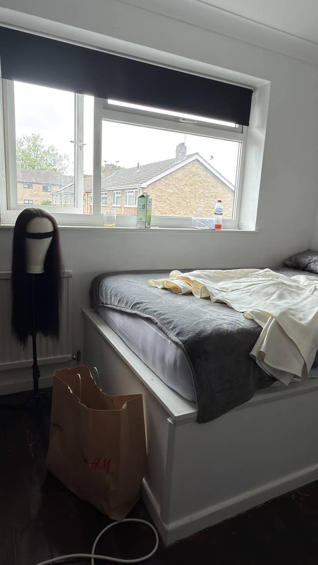 Bright Room with private toilet  Main Photo