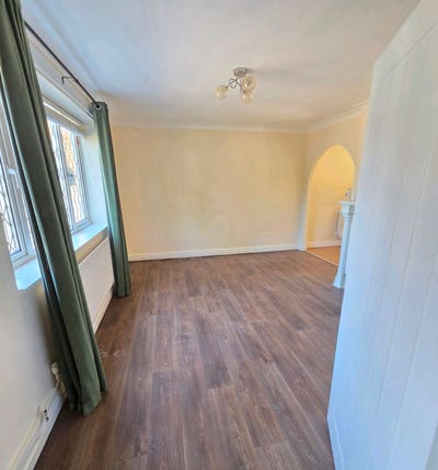 Spacious 3-Bedroom Home with Garden & Drive Main Photo