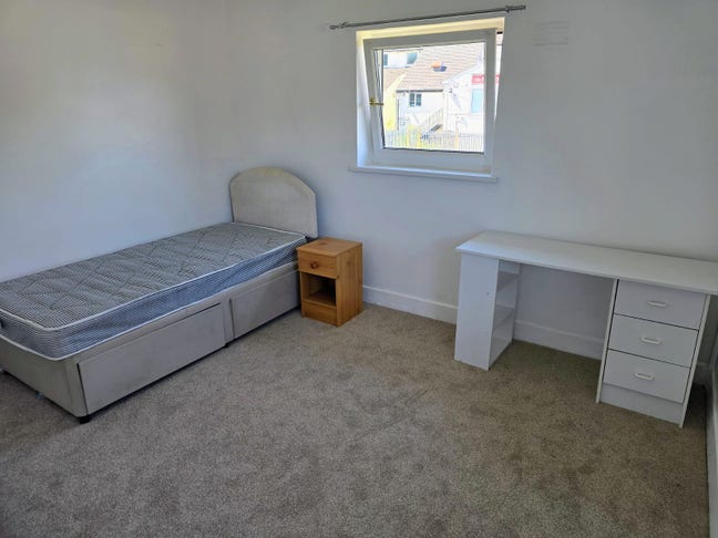 Fully Furnished Room Available  Female Lodger only Main Photo